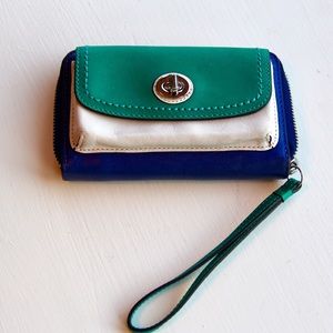 🤗SALE Coach Tricolor Wristlet fits iPhone 6