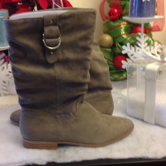 New pair of Ladies Taupe Boots