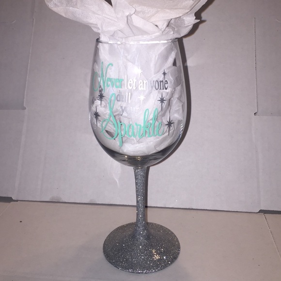 Custom wine glass - Picture 1 of 1