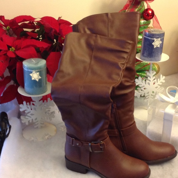 New pair of Ladies Cognac color boots wide calf