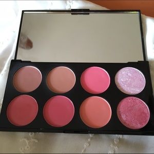 Make up Revolution Blush Pallette