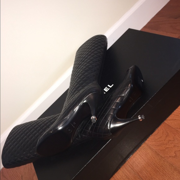 Chanel quilted boots - Picture 3 of 4