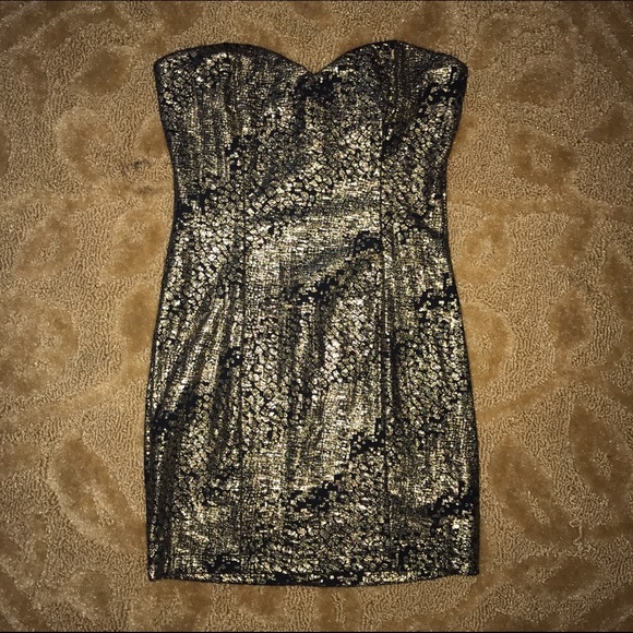 Forever 21 Dresses & Skirts - BLACK & GOLD FOIL STRAPLESS TIGHT DRESS