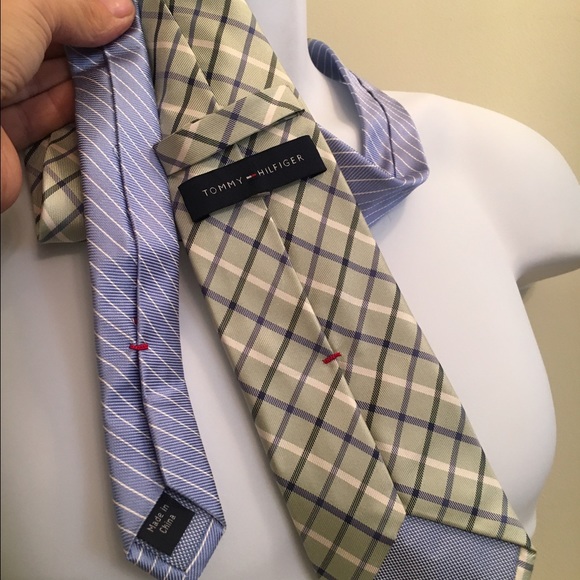 NWOT TOMMY HILFIGER  100% silk 2tone blu/grn tie - Picture 3 of 4