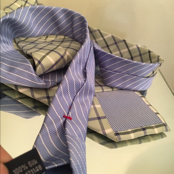NWOT TOMMY HILFIGER  100% silk 2tone blu/grn tie - Picture 4 of 4
