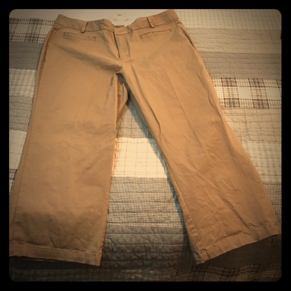 Dockers Khaki Capri Pants Size 14