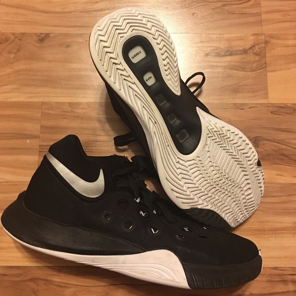 Nike Basketball Shoes - Picture 2 of 4