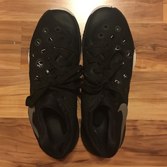 Nike Basketball Shoes - Picture 3 of 4