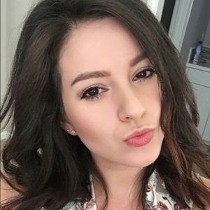 Meet your Posher, Mireya