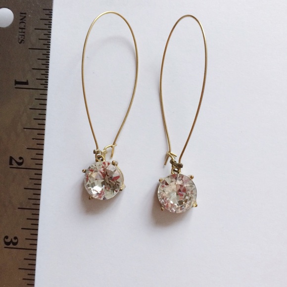 Gold tear drop shape diamond earrings - Picture 2 of 3