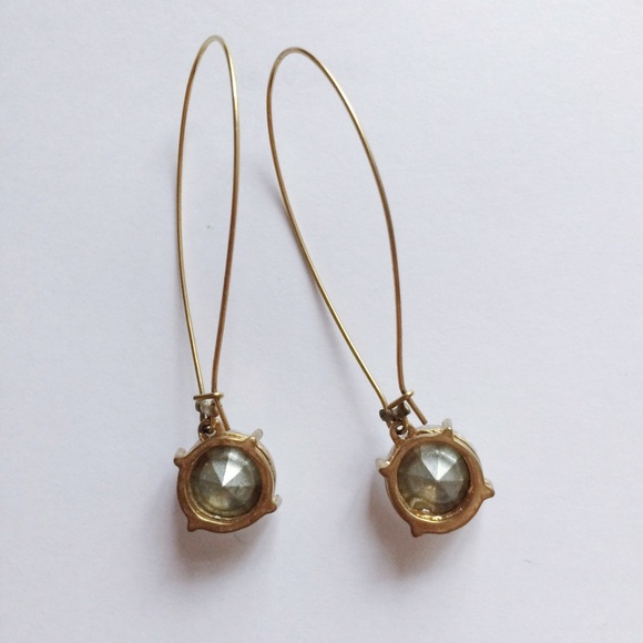 Gold tear drop shape diamond earrings - Picture 3 of 3