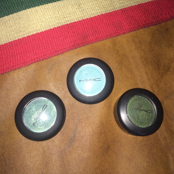 (3) MAC eyeshadow steamy frost, haunting, humid