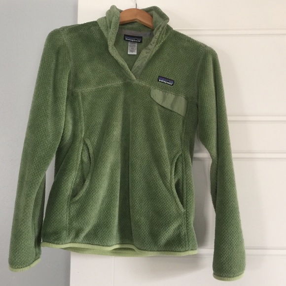 Green Patagonia snap pullover with pockets