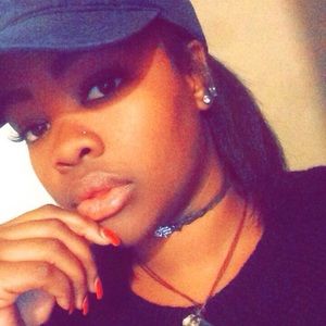 Meet your Posher, Dee