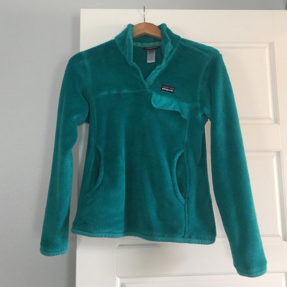 Turquoise Patagonia snap pullover with pockets