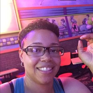 Meet your Posher, Danielle