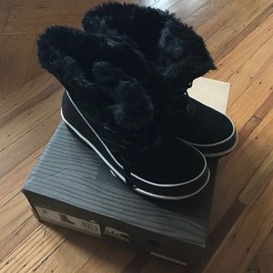 Sorel Tivoli II black waterproof. Worn once.