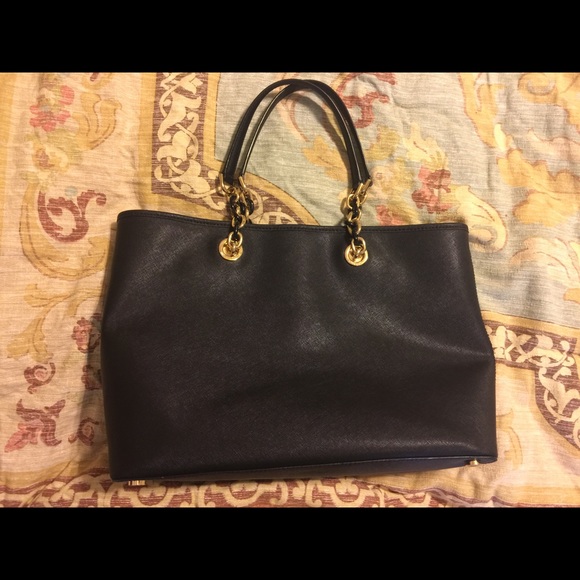 Black Michael Kors tote