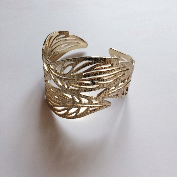 Gold leaf design cuff - Picture 2 of 3