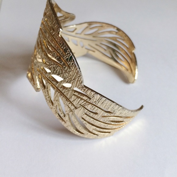 Gold leaf design cuff - Picture 3 of 3