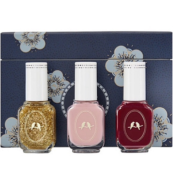♦️SOLD♦️Polishes at tazzjones.chloeandisabel.com