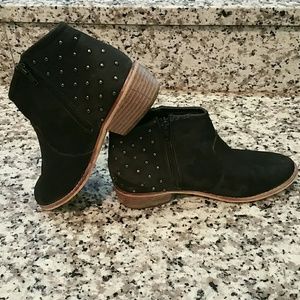 *on hold * Aero ladies black ankle boots