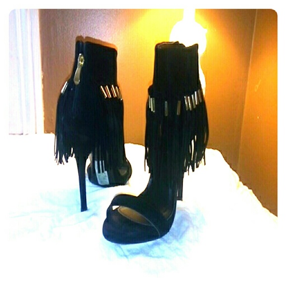 Fringed heels