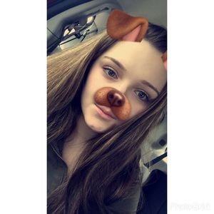 Meet your Posher, Chloe