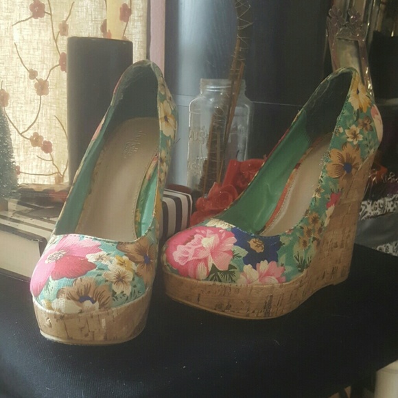 Flower wedge