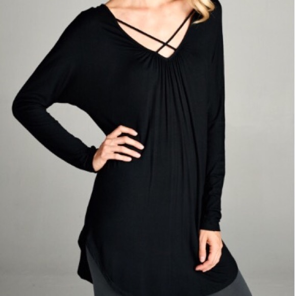 ✔️Last 1 ✔️ Black crisscross LS top - Picture 2 of 3