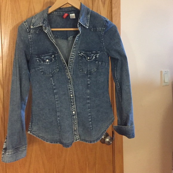 Button down - Picture 1 of 2