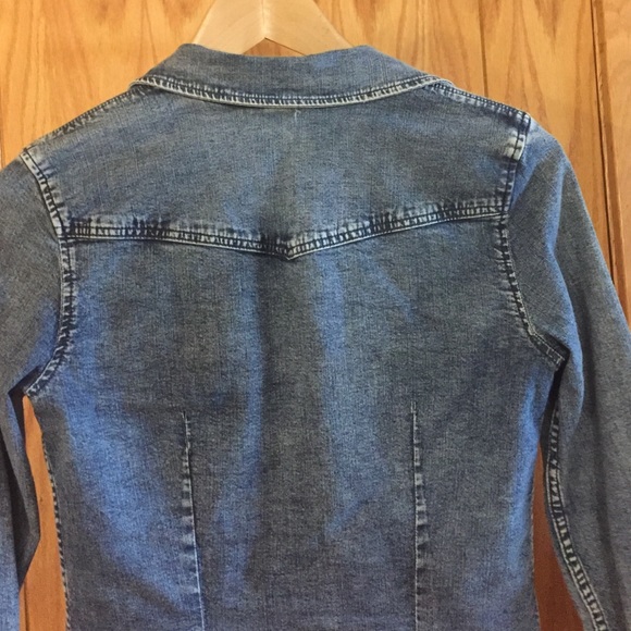 Button down - Picture 2 of 2