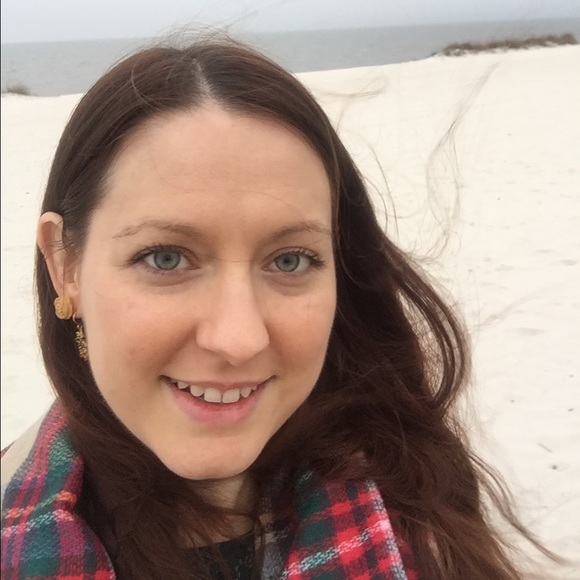 Meet your Posher, Ashley - Picture 2 of 5