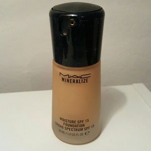 MAC mineralize moisture spf 15 foundation