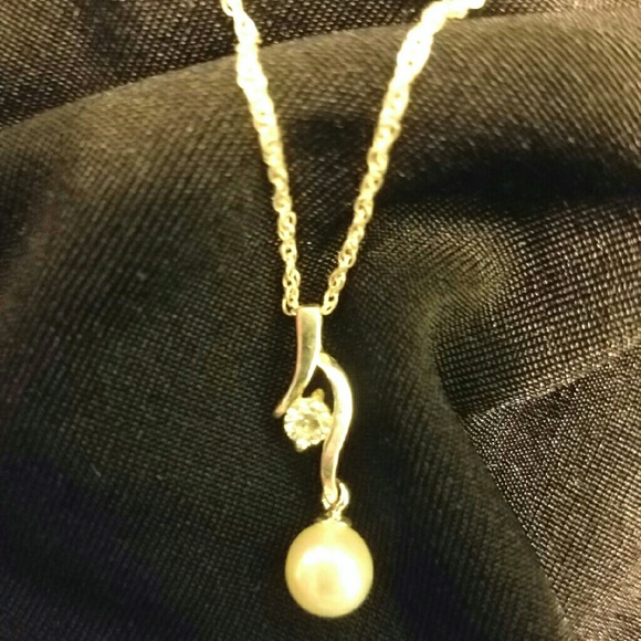Pearl dangle necklace - Picture 2 of 4