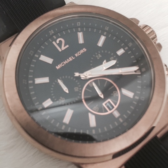 Michael Kors Rose Gold face watch - Picture 2 of 4