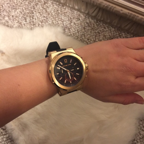 Michael Kors Rose Gold face watch - Picture 3 of 4