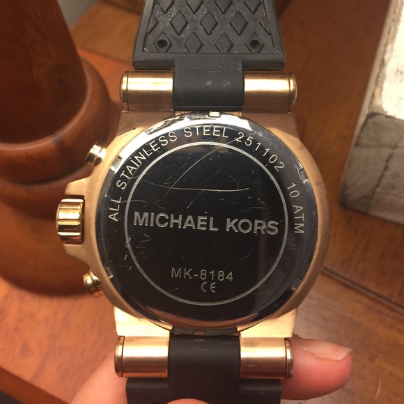Michael Kors Rose Gold face watch - Picture 4 of 4