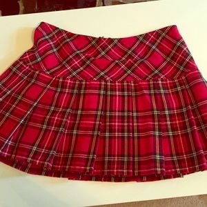 Red and black plaid short skirt