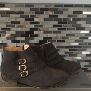 Cute dark gray buckle booties!