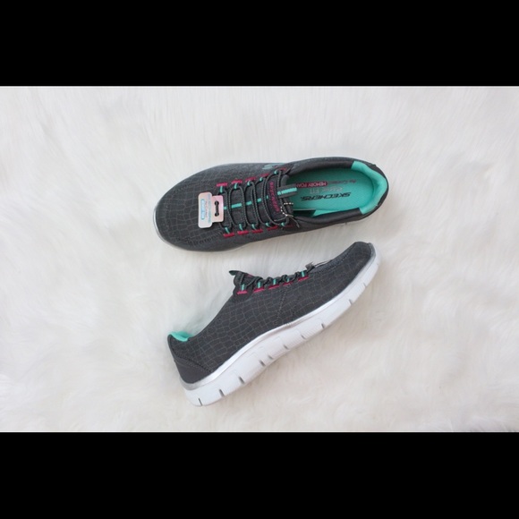 NWT RELAXED FIT SKECHERS