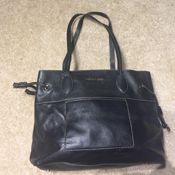 Michael Kors Handbags - Michael Kors Mae large east west drawstring black