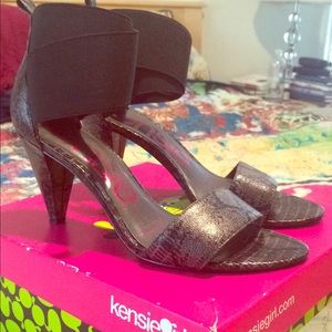 Kensie Girl Lenor Snakeskin print sandals, 8.5M