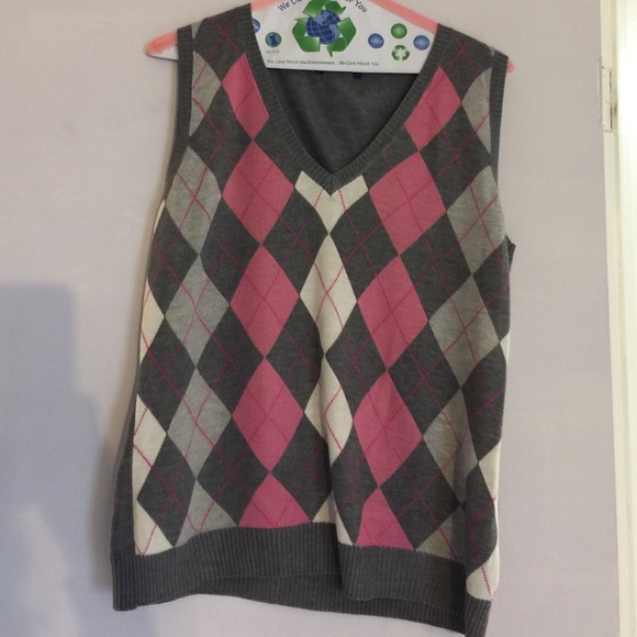 Gray & Pink Argyle Vest 🌟 30% off bundles 🌟