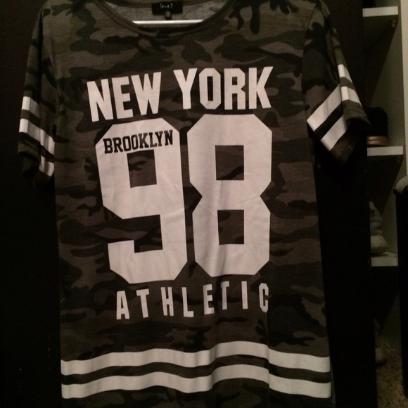 Camo jersey look-a-like t shirt