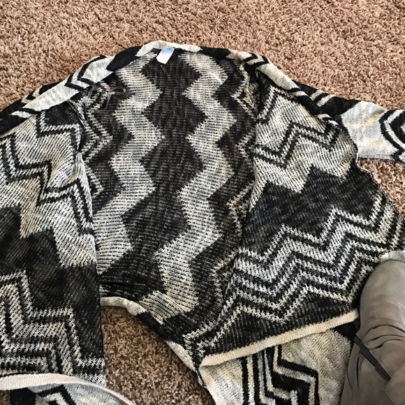 Women's tan and black Aztec print cardigan - Picture 2 of 4