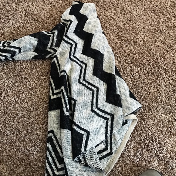 Women's tan and black Aztec print cardigan - Picture 3 of 4