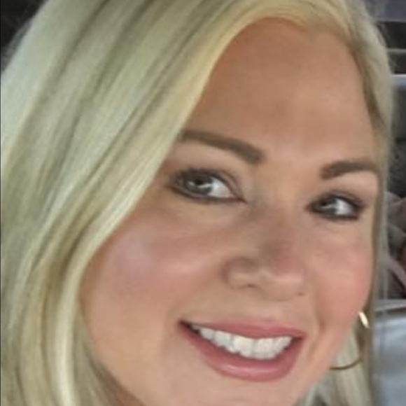 Meet your Posher, Jennifer - Picture 1 of 1