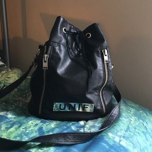 UNIF Nara Bag Bucket Leather Black Zipper Shoudler