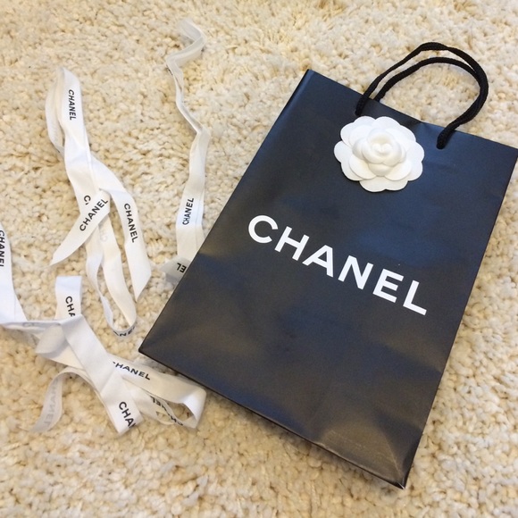 Small Chanel shopping bag with ribbons